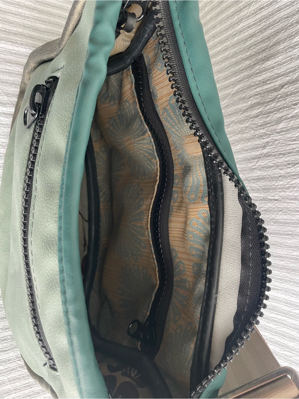 MARI CLA RO Upcycled Seatbelt & Vegan Leather Messenger Bag Unique Utility #787 - Picture 9 of 10